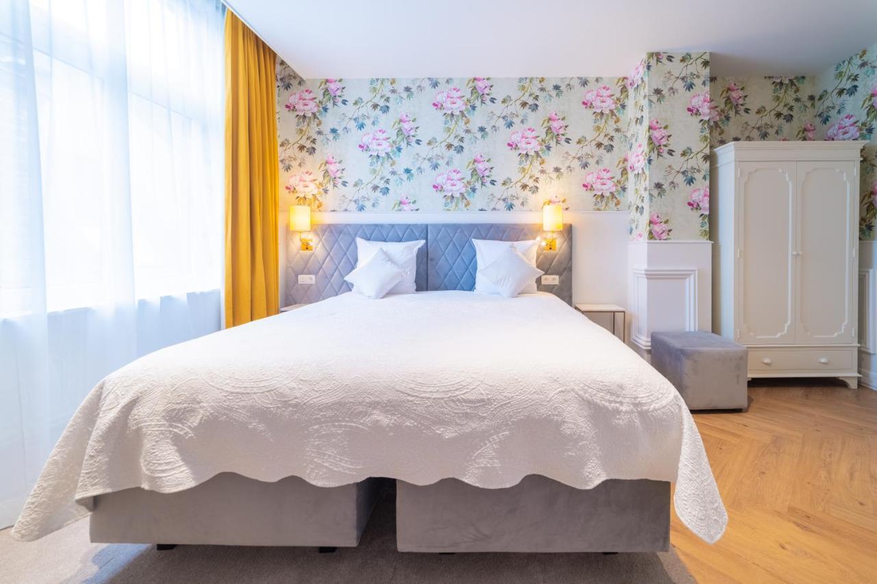 Floris Hotel