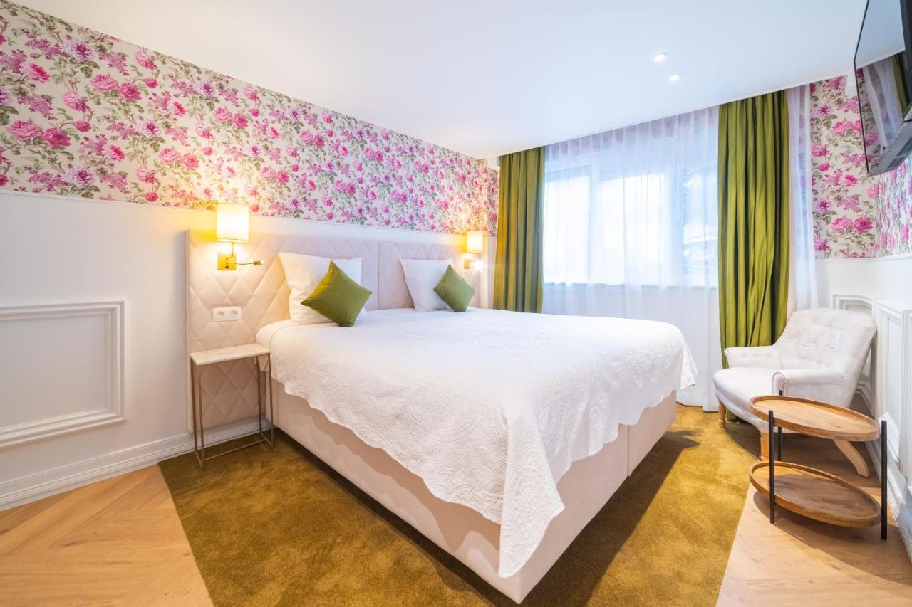 Floris Hotel