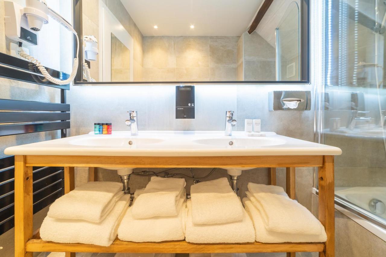 Floris Hotel