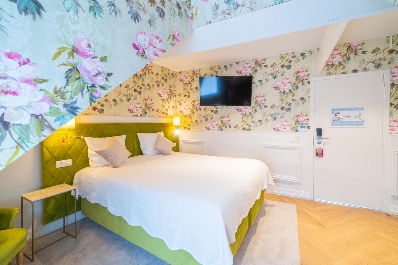 Floris Hotel