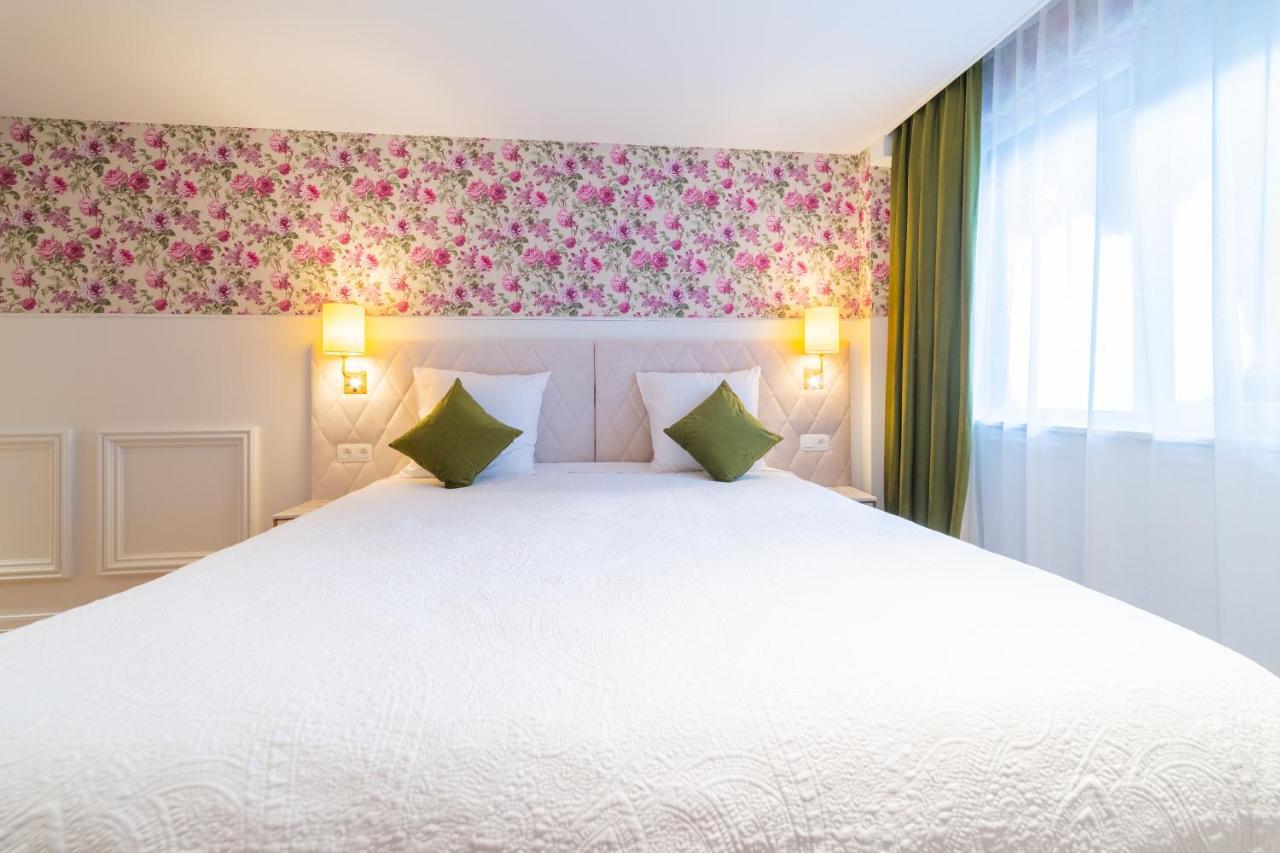 Floris Hotel
